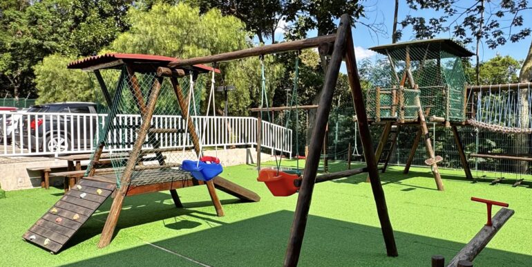 A0665983-8A73-436D-A27F-A7049FD9A627